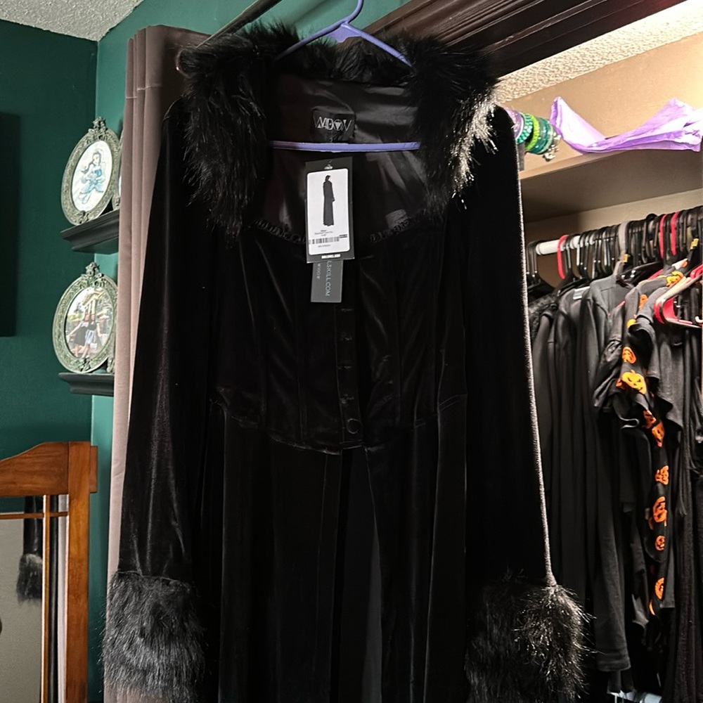 Large Widow Dolls Kill velvet duster